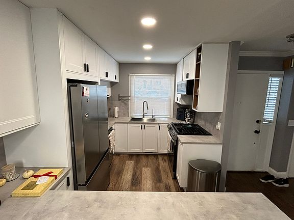 3rd image of 18 Brewster Woods Dr