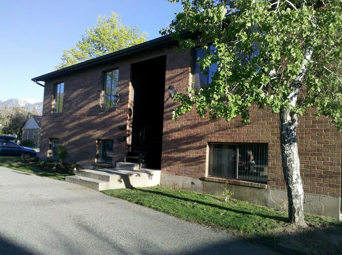 3 bed, 1100 sqft, $2,150 — Photo 2