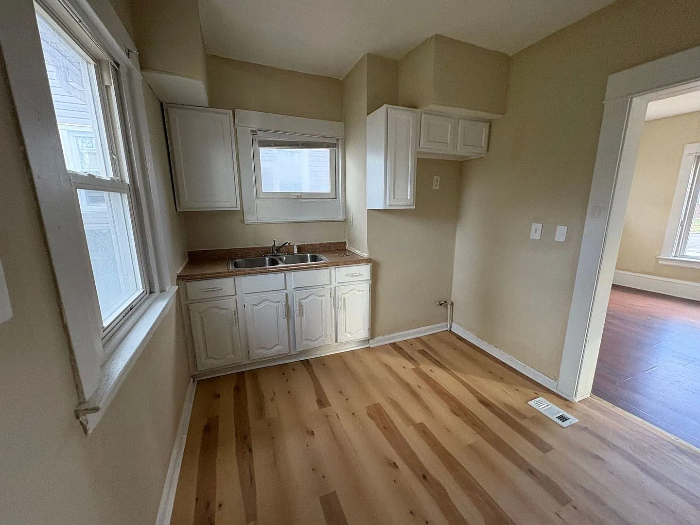 Harvard Ave 14809 — Photo 4