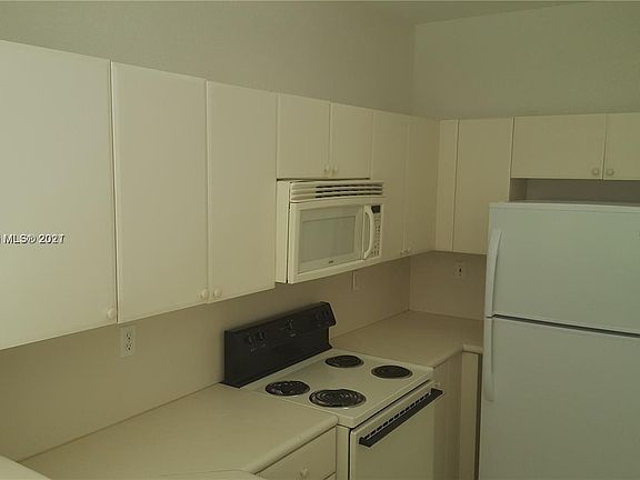 5th image of 2650 SE 16th Ter Unit 103