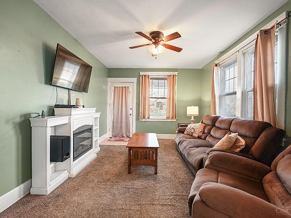 4th image of 1481 Saint Clair Ave