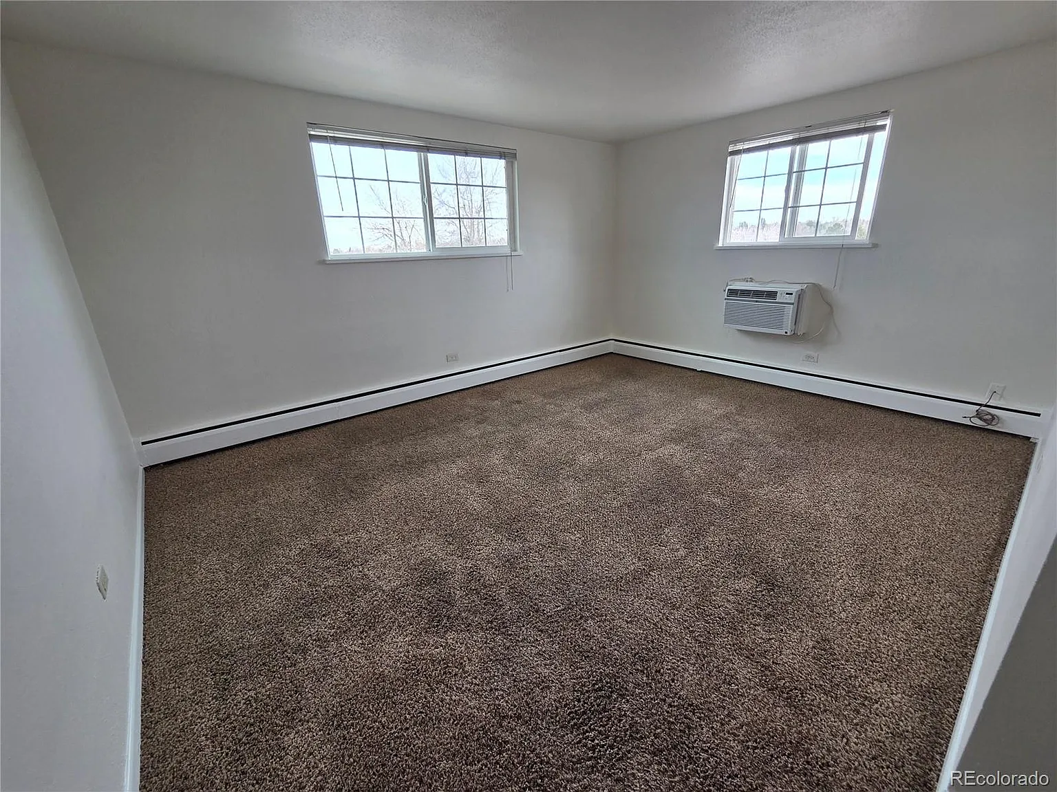 1 bed, 1.0 bath, 700 sqft, $1,225 — Photo 2