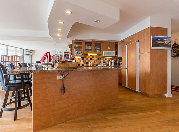3rd image of 300 N State St #393334