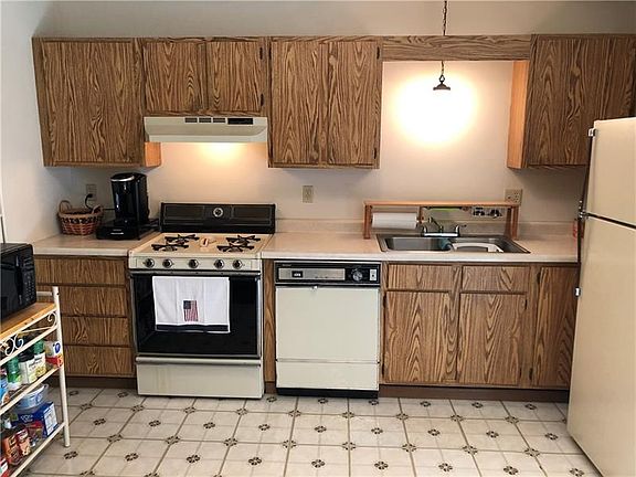 5th image of 1069 Cranston Dr