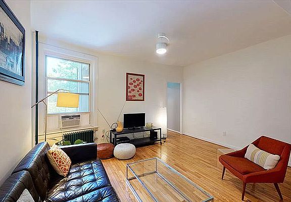 2nd image of 38 Newel St #2