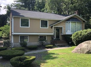 107 Pratts Ct, Stoughton, MA 02072