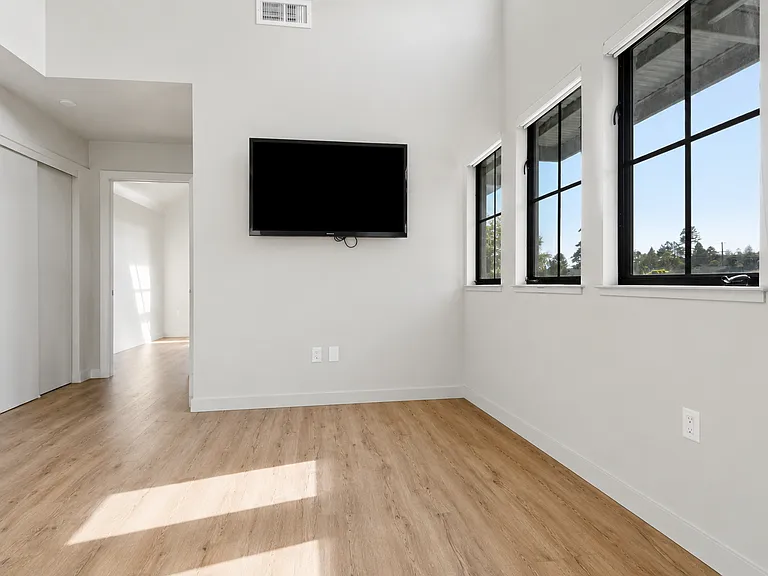 Upscale Westside Living! Spacious 2BD/2BA Above Copal Restaurant — Photo 5