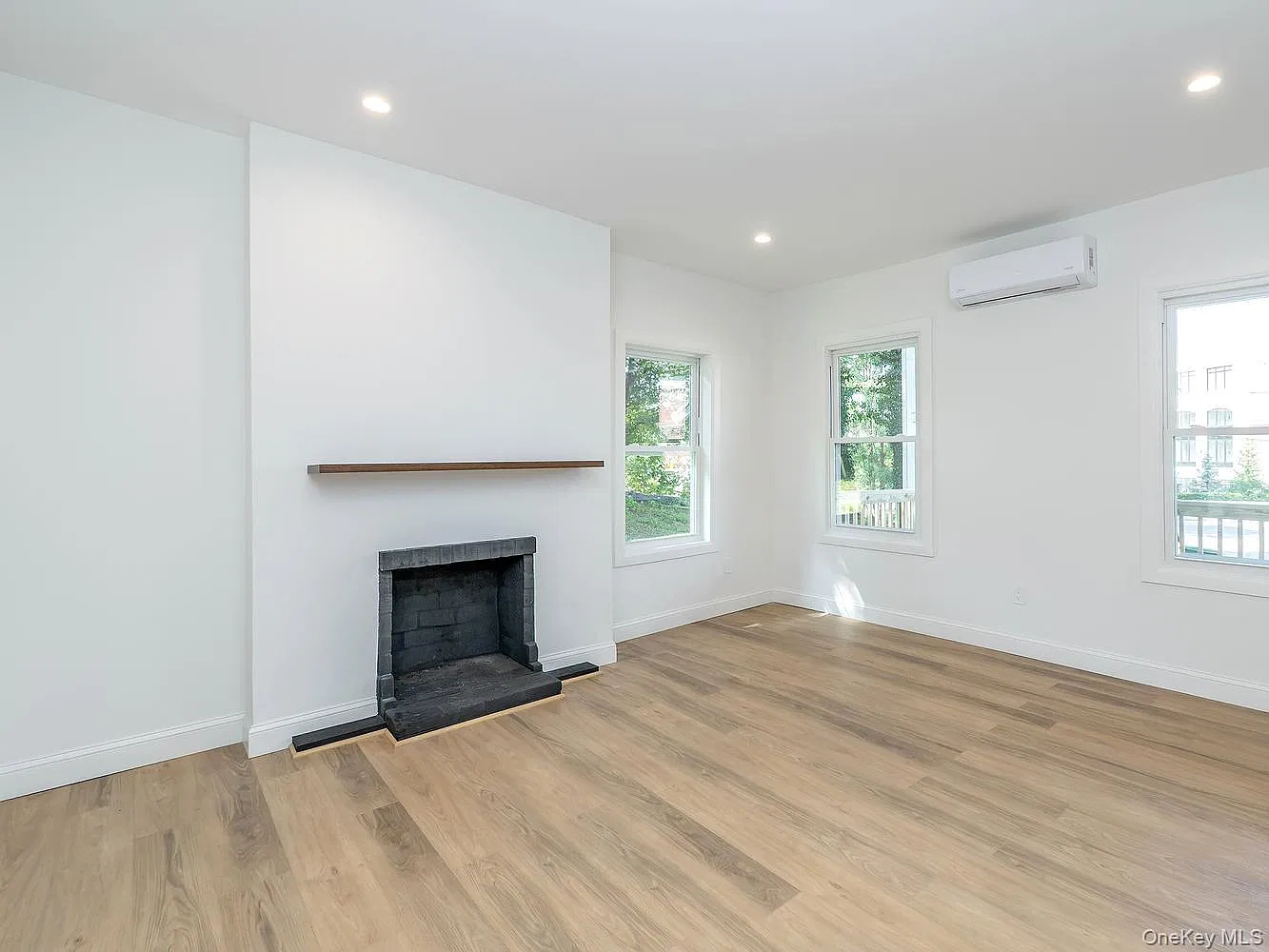 1 bed, 1.0 bath, 988 sqft, $3,200 — Photo 1