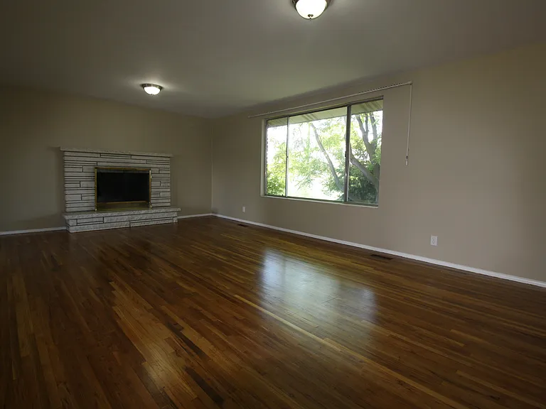 4438 S Balsam Ave — Photo 4