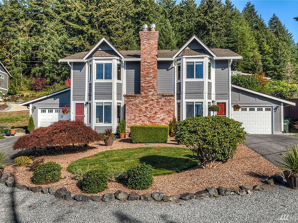 Beautiful, surprising duplex in a single family neighborhood with views of the valley.