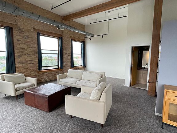 4th image of 2511 1/2 W Moffat St #505