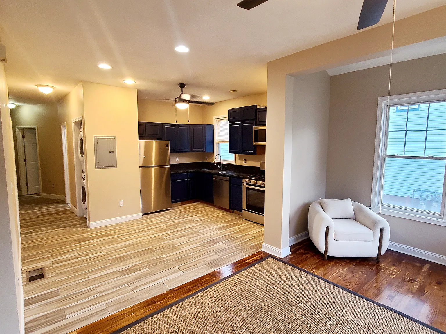3 bed, 1250 sqft, $2,700 — Photo 4