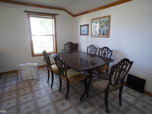 4th image of 348 Oak St