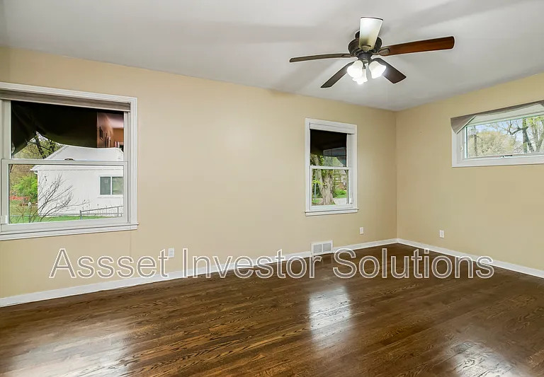 8400 State Line Rd — Photo 14
