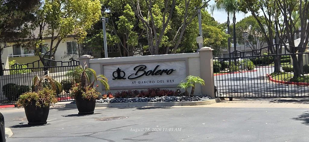 2 bed, 2.5 bath, 1130 sqft, $3,200 — Photo 1