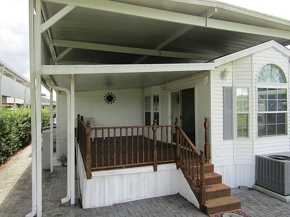 5th image of 324 Sawgrass St
