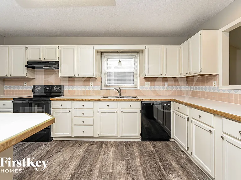 137 Carrisbrooke Ln — Photo 8