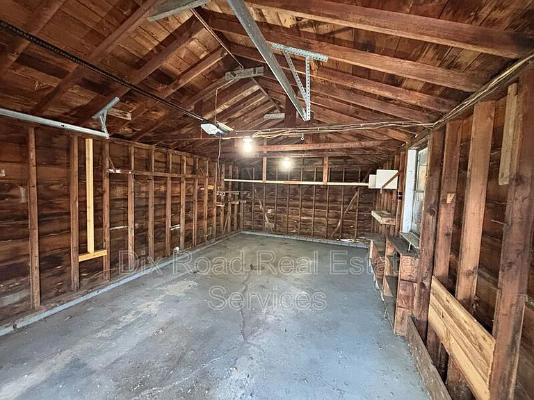 1145 Chase Ave — Photo 5