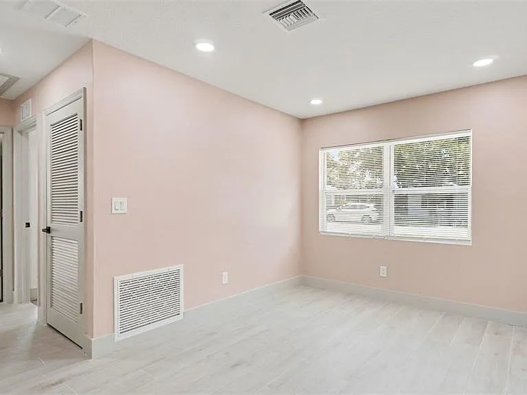 1109 NW 14th Ave — Photo 8