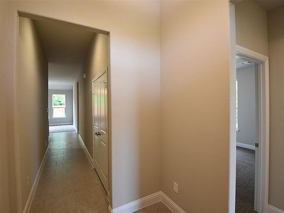 5th image of 208 Hubbard St