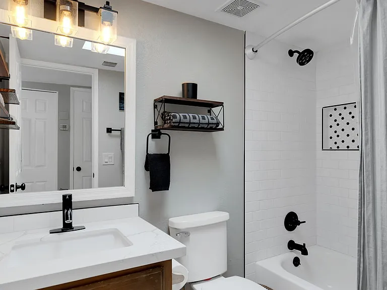 2881 E Weymouth Cir — Photo 16