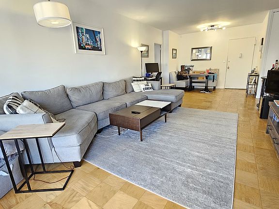 4th image of 200 E 64th St APT 28C