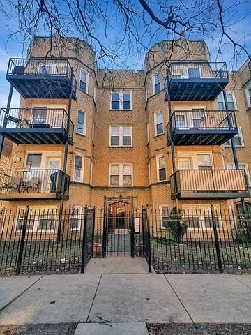 1st image of 2531 W Berwyn Ave APT 3