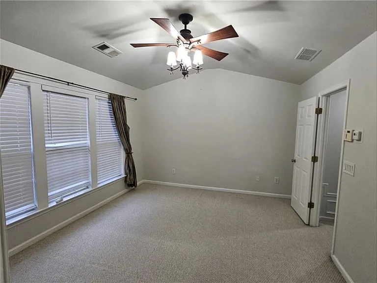 1028 Thornborough Dr — Photo 27