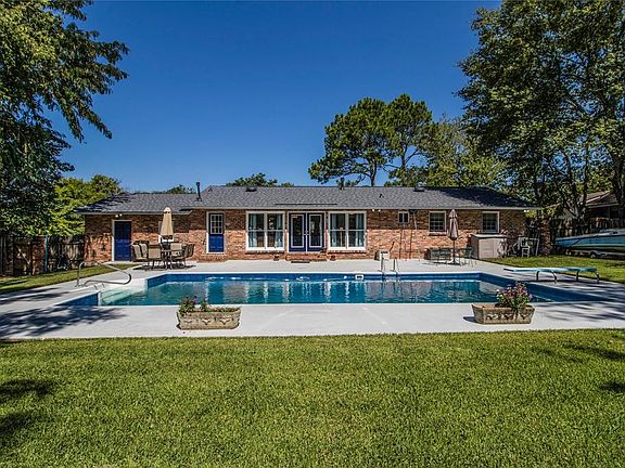 4th image of 2412 Leonidas Dr