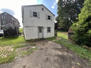 319 1/2 1st St, Leechburg, PA 15656