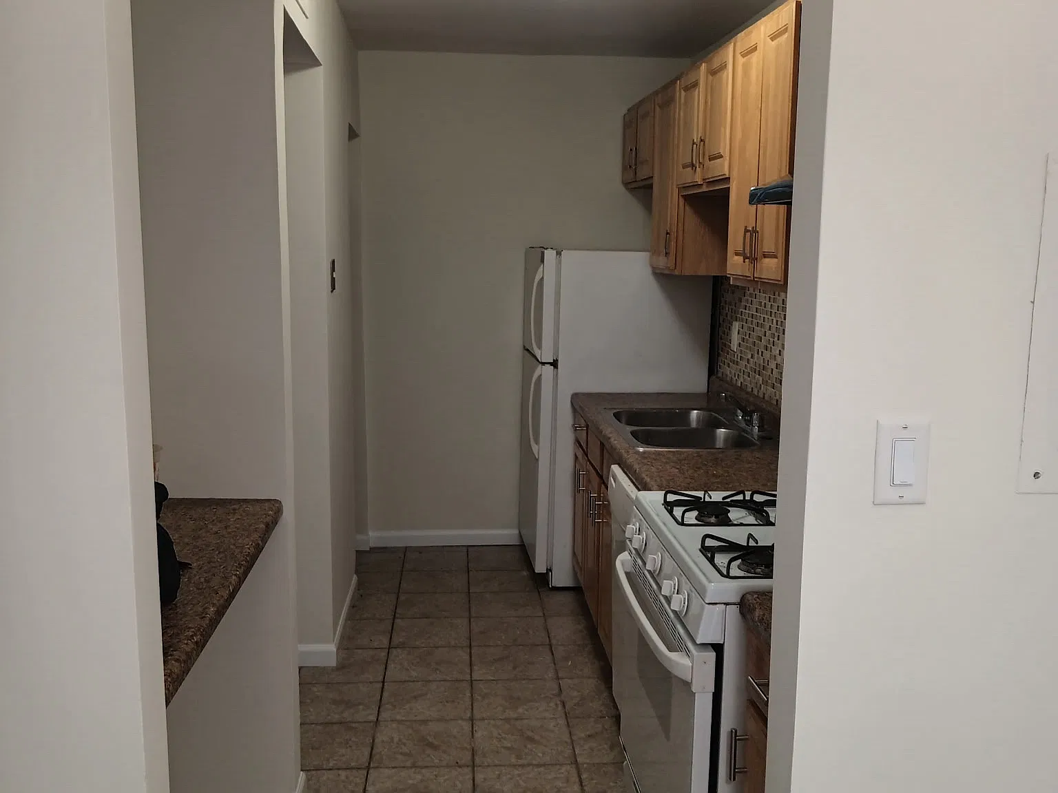 3 bed, 1100 sqft, $2,650 — Photo 3