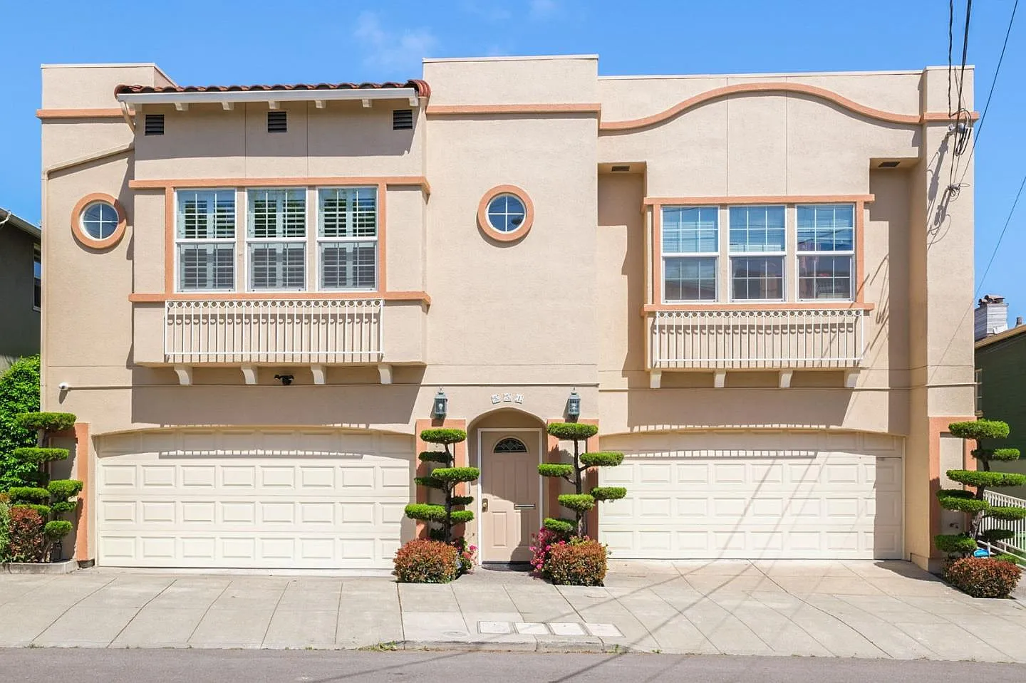 551 Merritt Ave #1 photo 1
