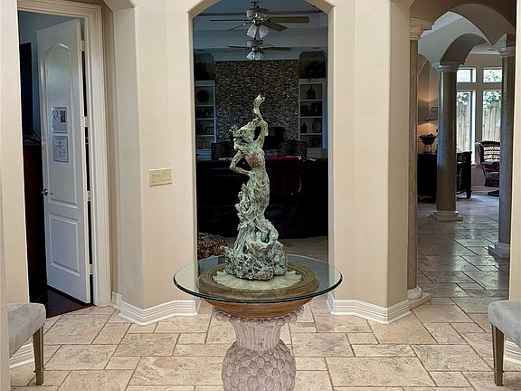 5th image of 537 Villa Dr