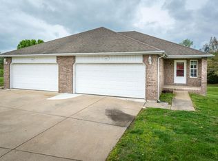 821-823 S Pinhook Dr, Nixa, MO 65714