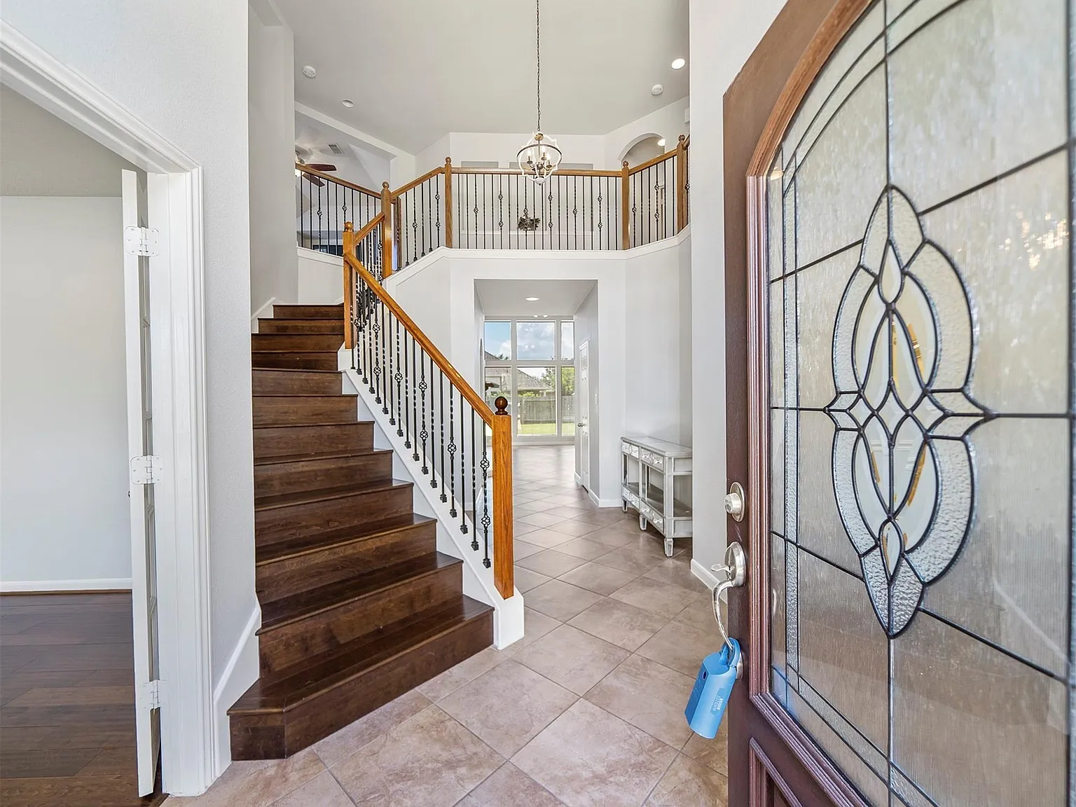 4 bed, 3.5 bath, 3501 sqft, $3,300 — Photo 4