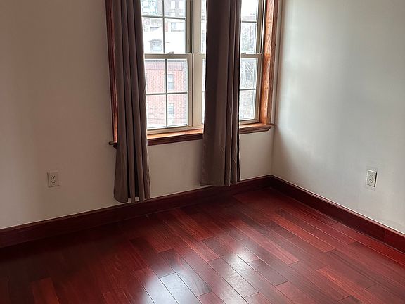 2nd image of 936A Ridge Ave
