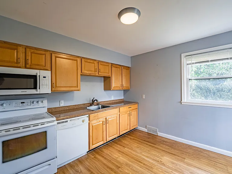 57 Clover Ln #2 — Photo 4