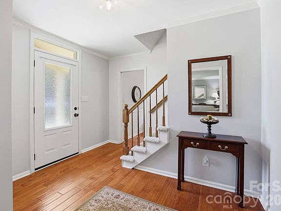 3rd image of 340 Walnut Point Dr