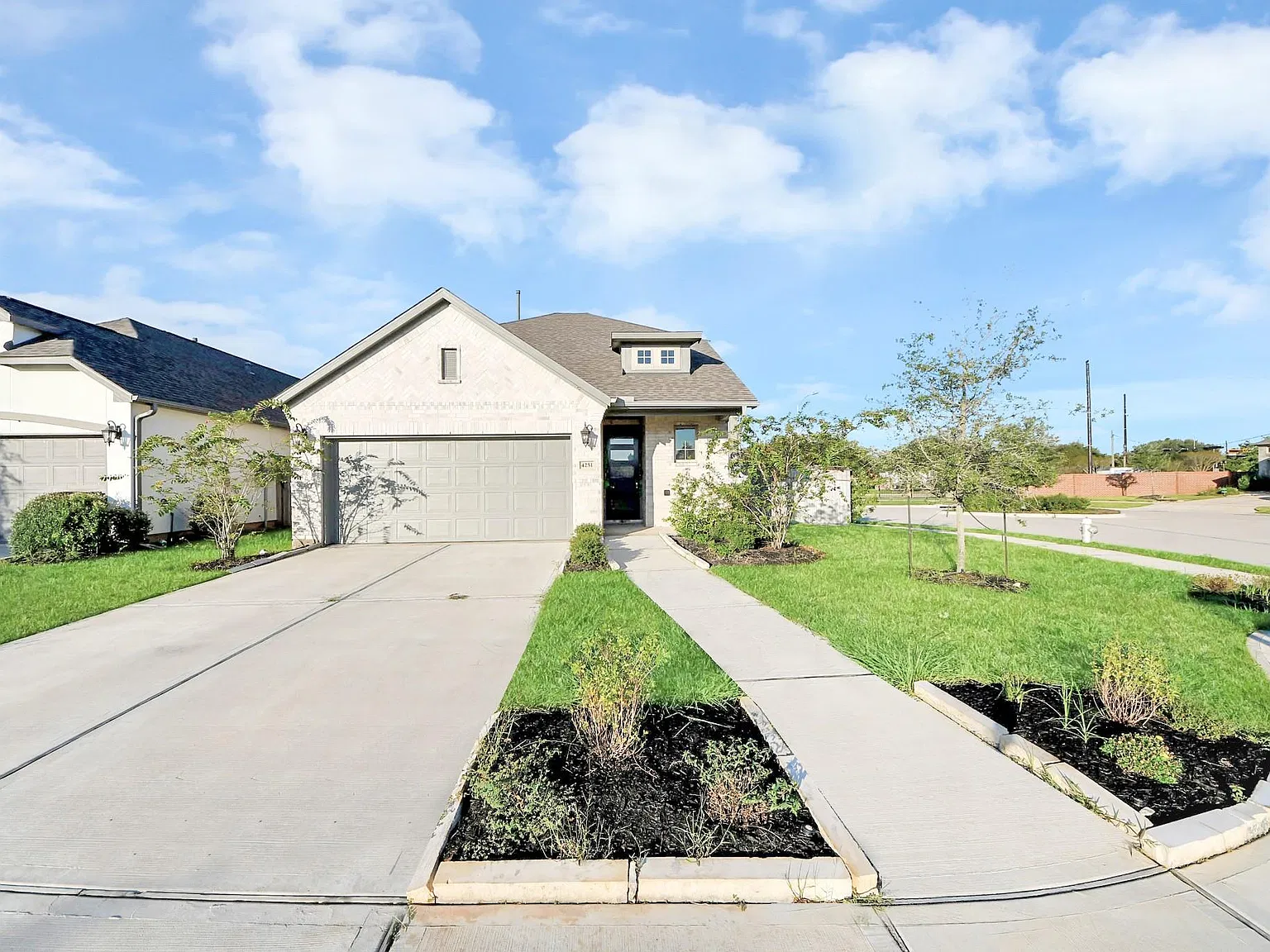4 bed, 3.5 bath, 2554 sqft, $3,150 — Photo 3