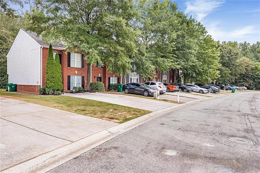3 bed, 2.5 bath, 1560 sqft, $1,799 — Photo 4