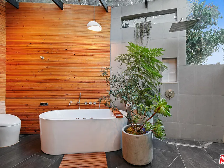 7326 Pacific View Dr — Photo 5