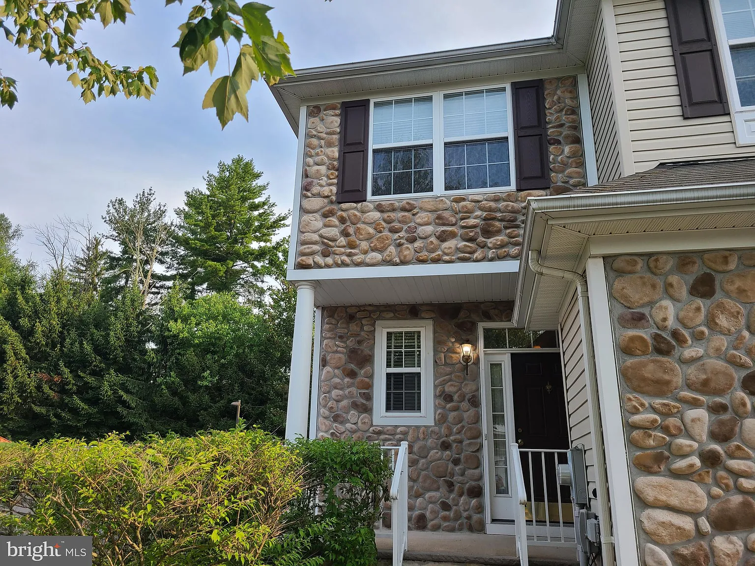 3 bed, 2.5 bath, 1784 sqft, $3,800 — Photo 2