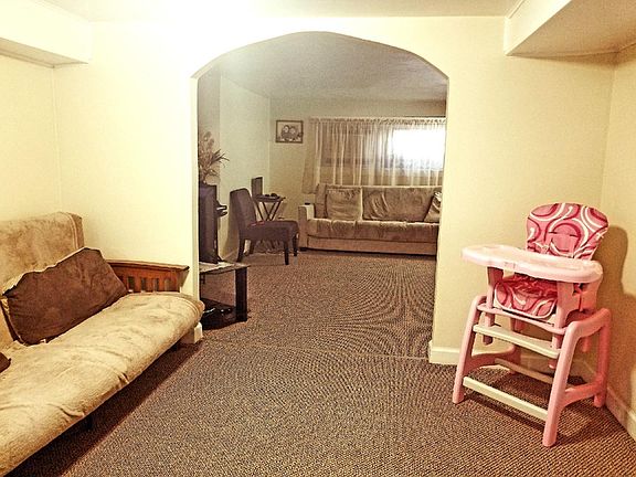 5th image of 4837 Greenleaf St APT Garden