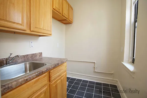 Rented by Norman Raindel, LREB | media 6