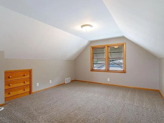 5th image of 121 W Douglas St