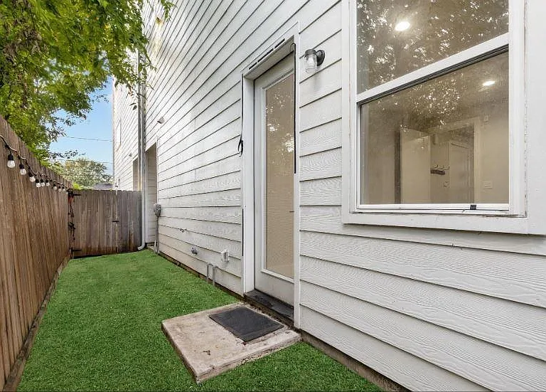 836 Fisher St #D — Photo 6