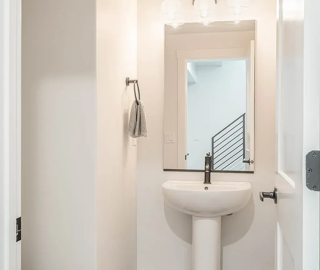 4 bed, 3195 sqft, $2,995 — Photo 3