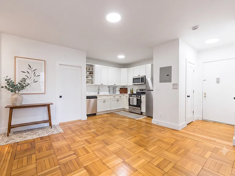 624 W 176th St #388 — Photo 3