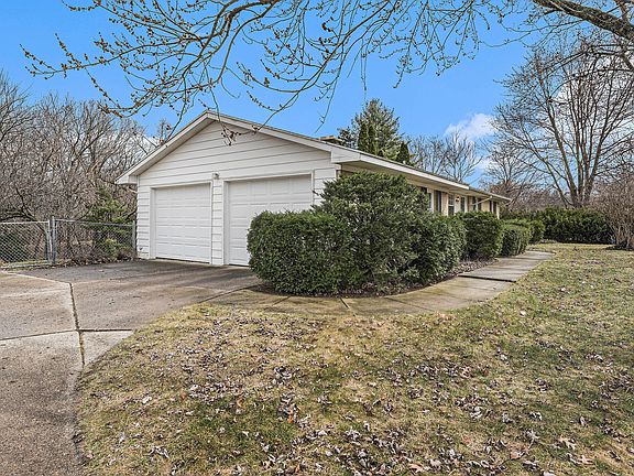 4th image of 2533 Rockhill Dr NE