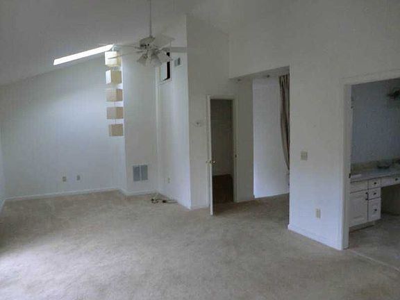 5th image of 1221 Laurel Summit Dr SE
